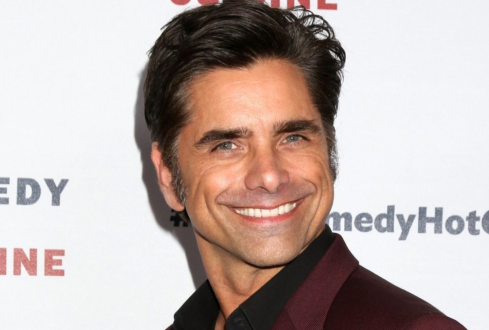 John Stamos: Mit 60 zeigt er sich nackt unter der Dusche