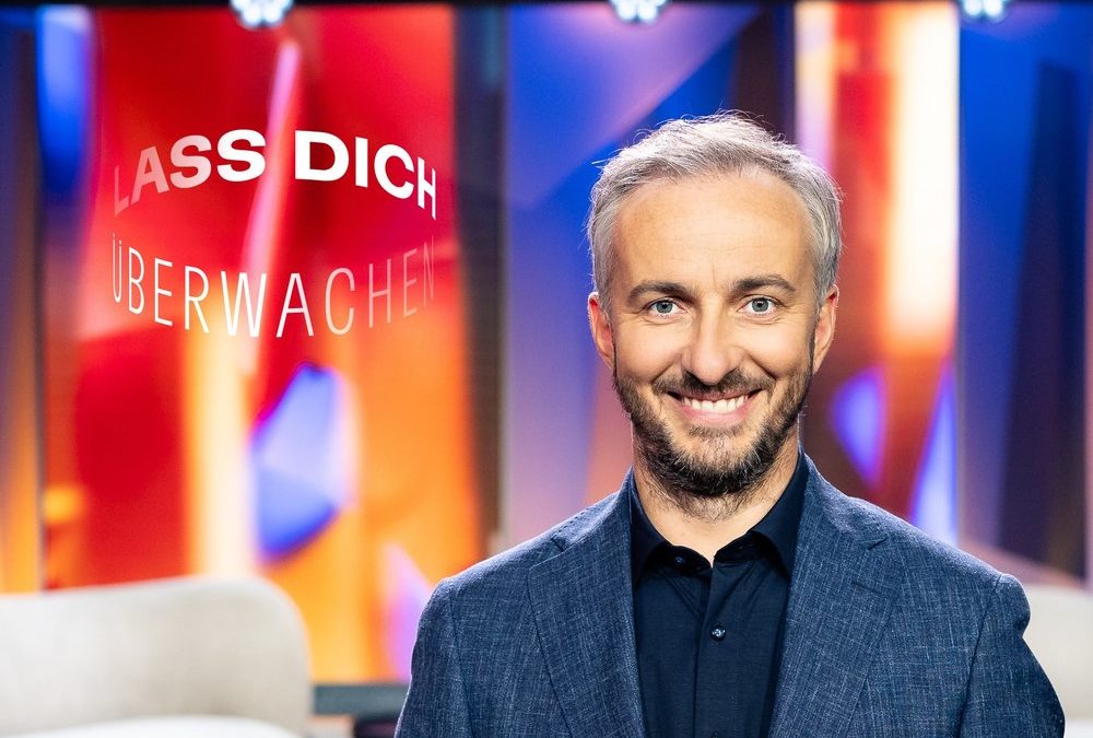 Jan Böhmermanns „Lass dich überwachen“ kehrt zurück – in der Primetime