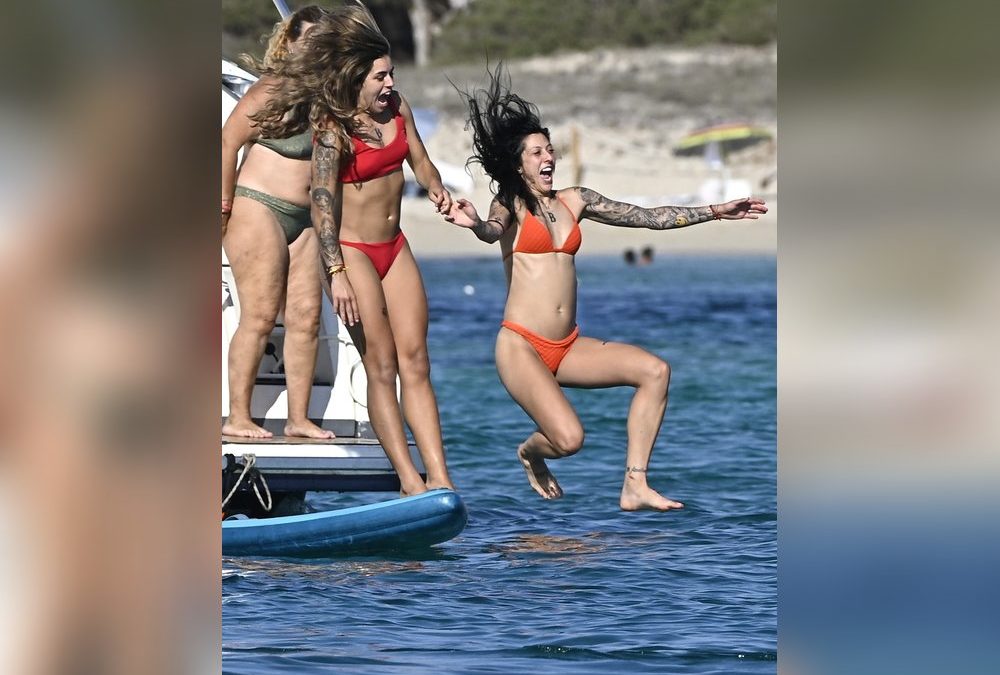 Party auf einer Jacht vor Ibiza: So feiern Spaniens Weltmeisterinnen