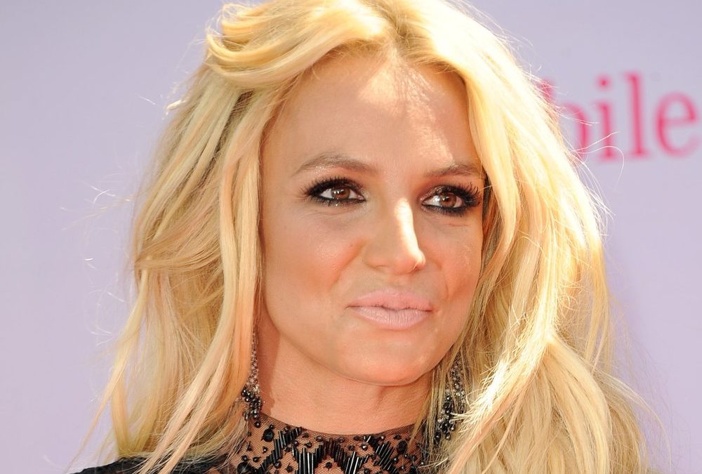 Auch noch mit Messern: Britney Spears verstört erneut mit Tanzeinlage