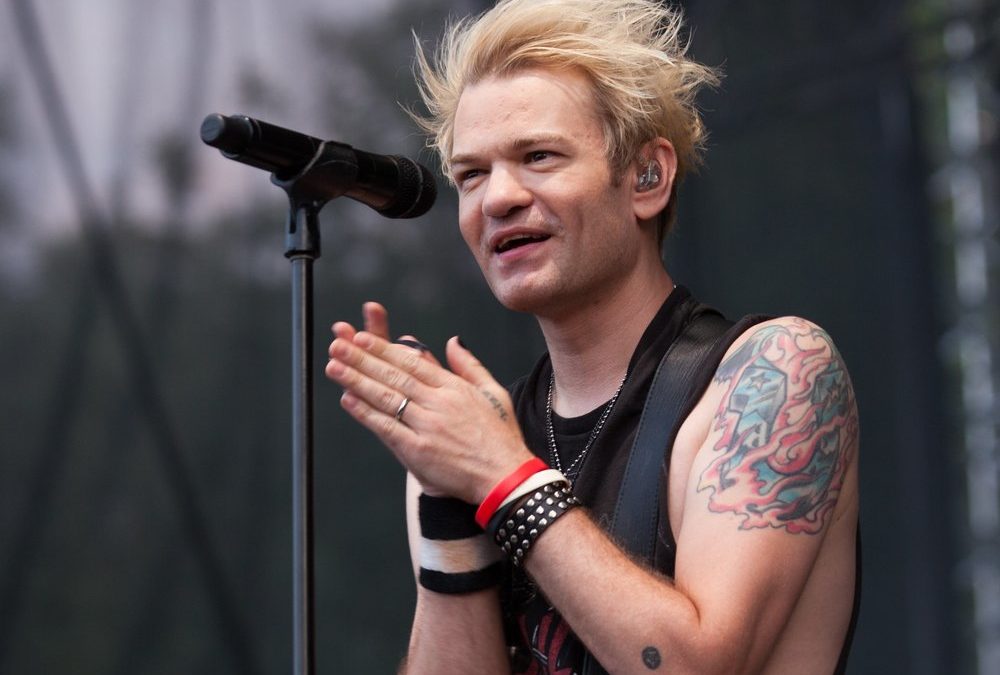 Sum-41-Frontmann Deryck Whibley liegt im Krankenhaus