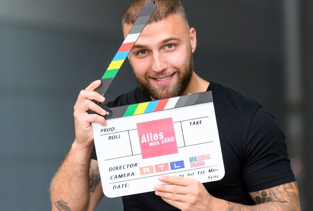 Es knistert mit Sila Şahin: Filip Pavlović kommt zu „Alles was zählt“
