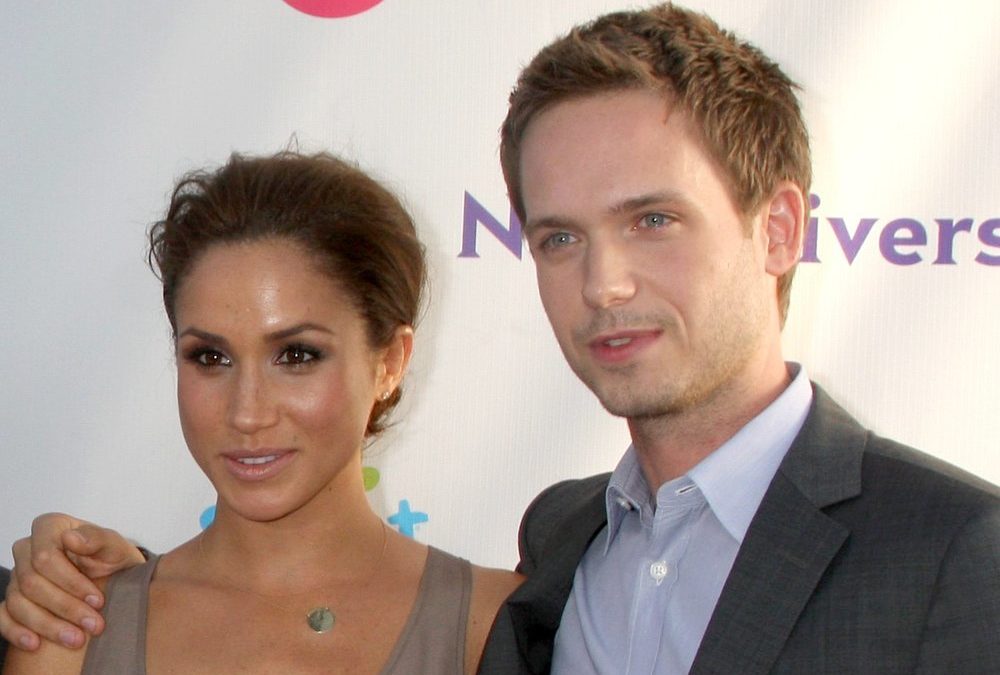 „Suits“-Star Patrick J. Adams teilt unbekannte Bilder von Meghan