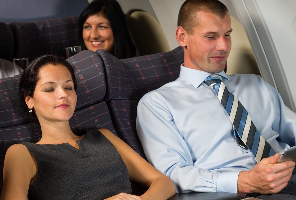 Pupsen und Motzen: Das finden die Deutschen im Flieger am schlimmsten