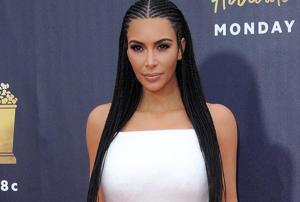 Kim Kardashian sichert „jüdischen Freunden“ ihre Unterstützung zu