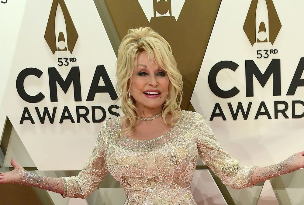 Dolly Parton hat mehr als 350 Perücken im Schrank