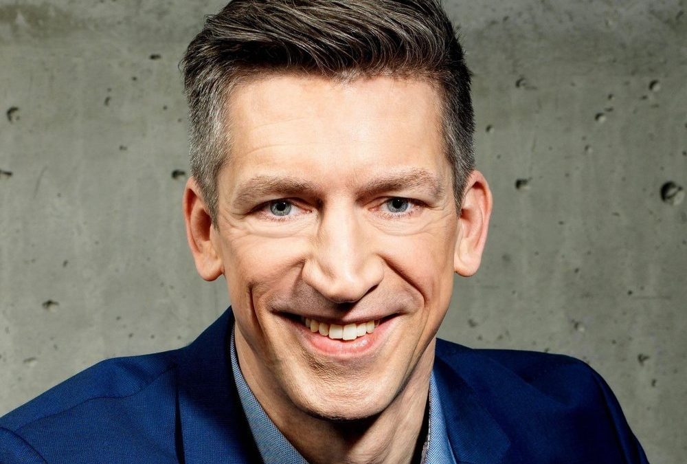 Steffen Hallaschka moderiert „Menschen, Bilder, Emotionen“
