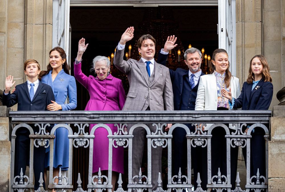 An 18. Geburtstag: Prinz Christian lässt sich auf dem Balkon feiern