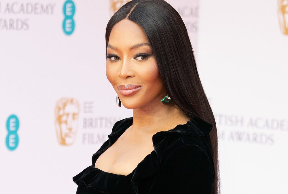 Vorsicht, stachelig! Naomi Campbell posiert nackt für neue Kampagne