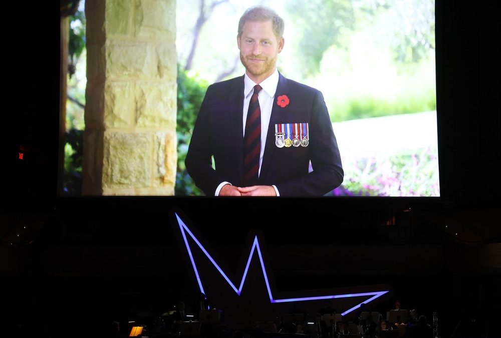 Bei Benefizgala in New York: Prinz Harry scherzt über sich selbst
