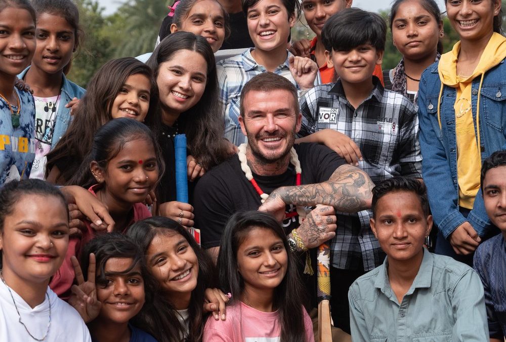 David Beckham besucht Jugendzentrum und Cricketspiel in Indien