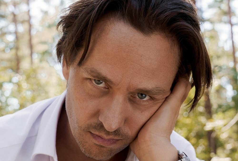 Tom Schilling ergattert Hauptrolle in neuer Krimiserie bei Netflix