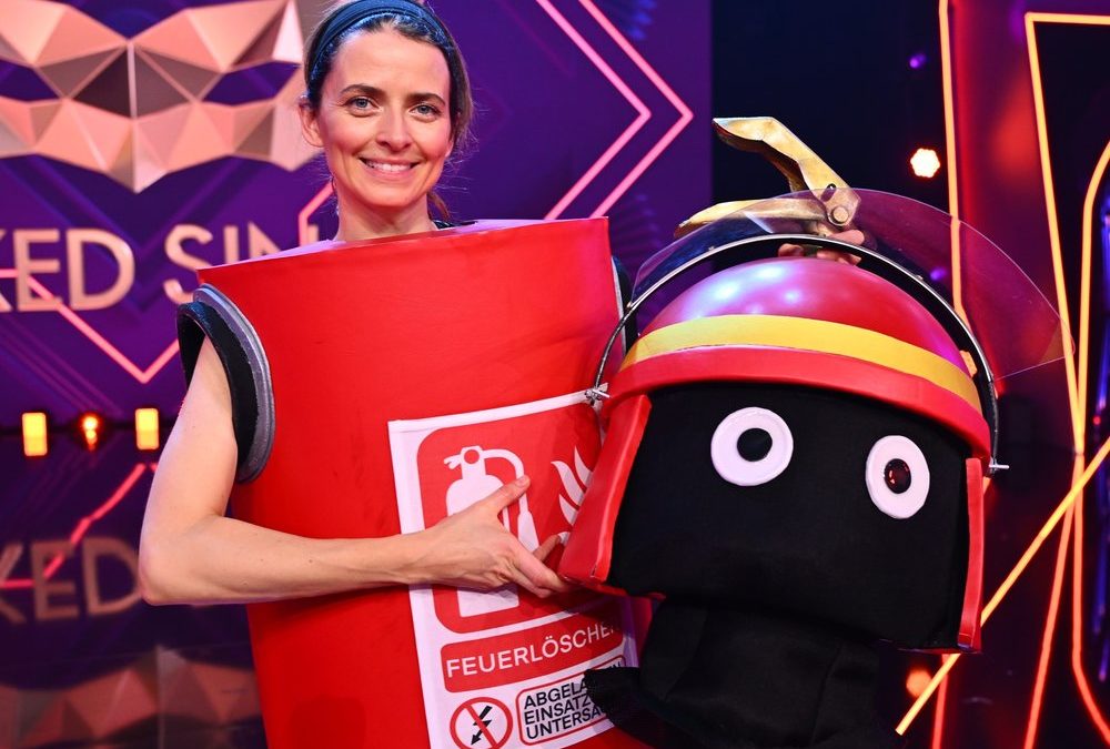 „The Masked Singer“: Model Eva Padberg steckte unter dem Feuerlöscher
