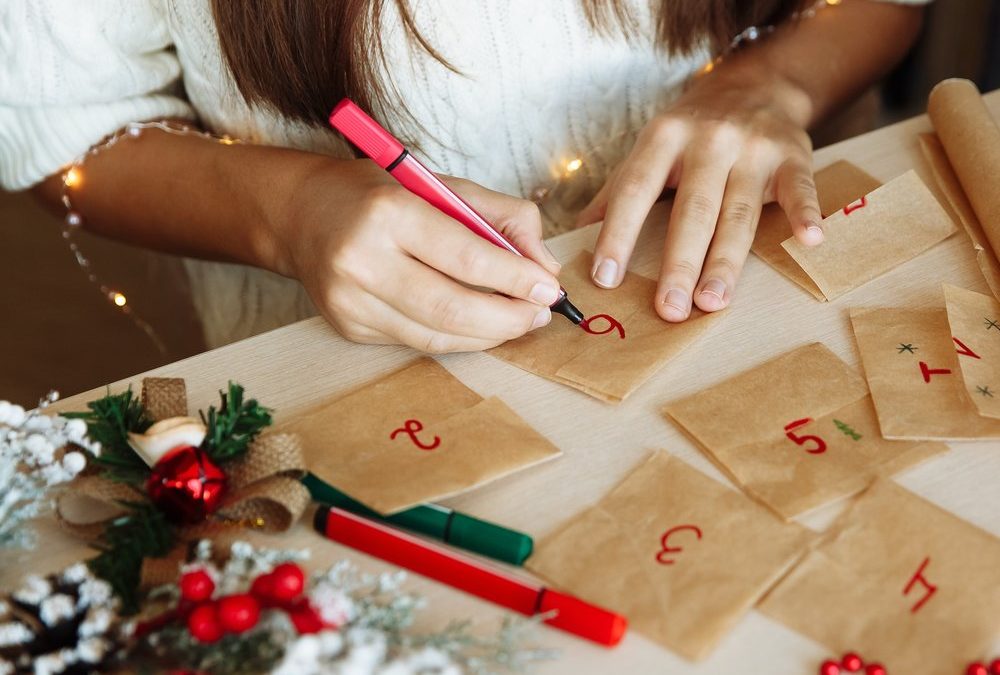 Adventskalender befüllen: Nachhaltige Ideen für Kinder und Erwachsene