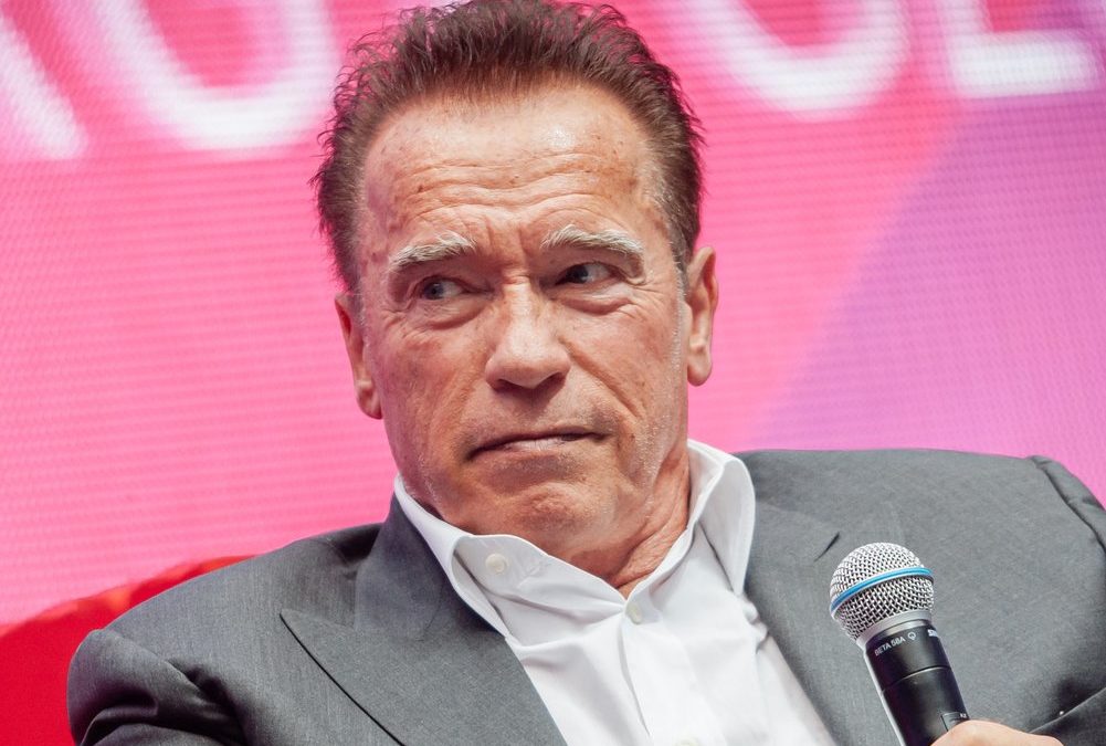 Arnold Schwarzenegger trifft Überlebende des Hamas-Terrors