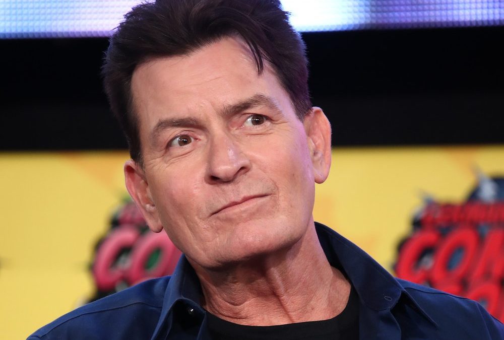 Charlie Sheen wurde von einer Frau in seinem Haus attackiert