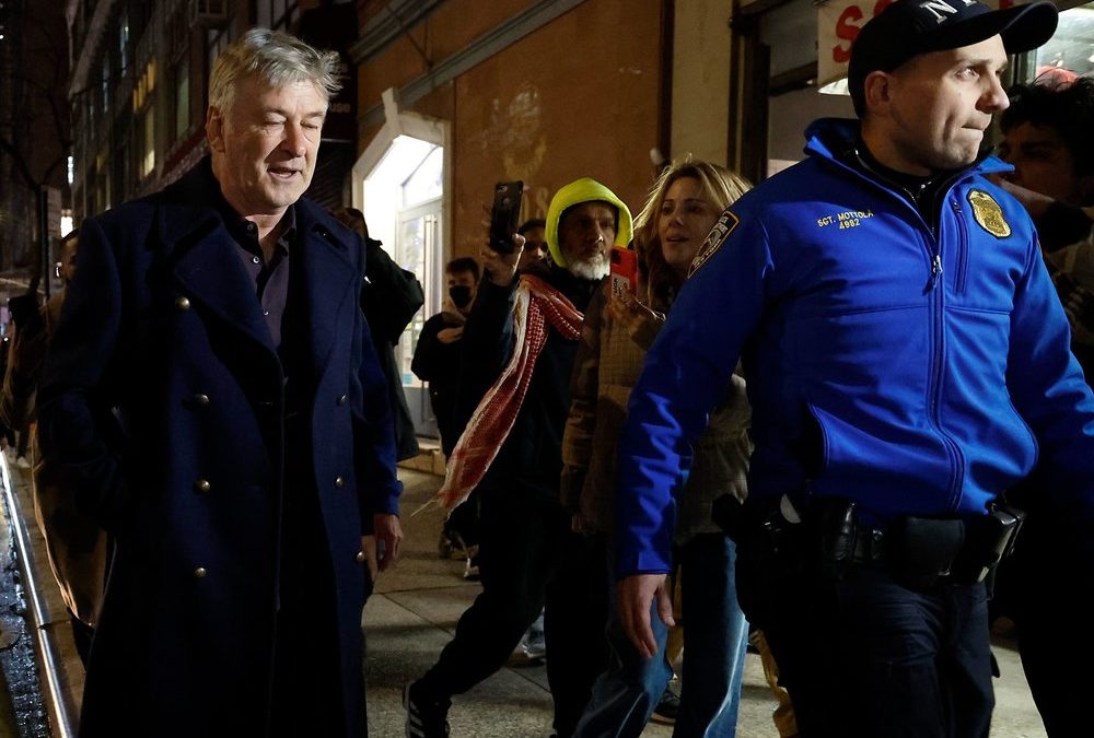 Alec Baldwin legt sich mit Pro-Palästina-Demonstranten an