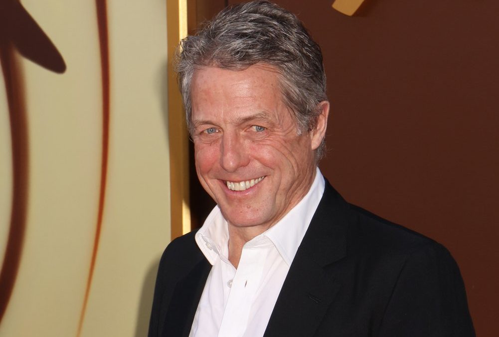 Liebevolle Geste: Hugh Grant verteilt Mahlzeiten an Senioren