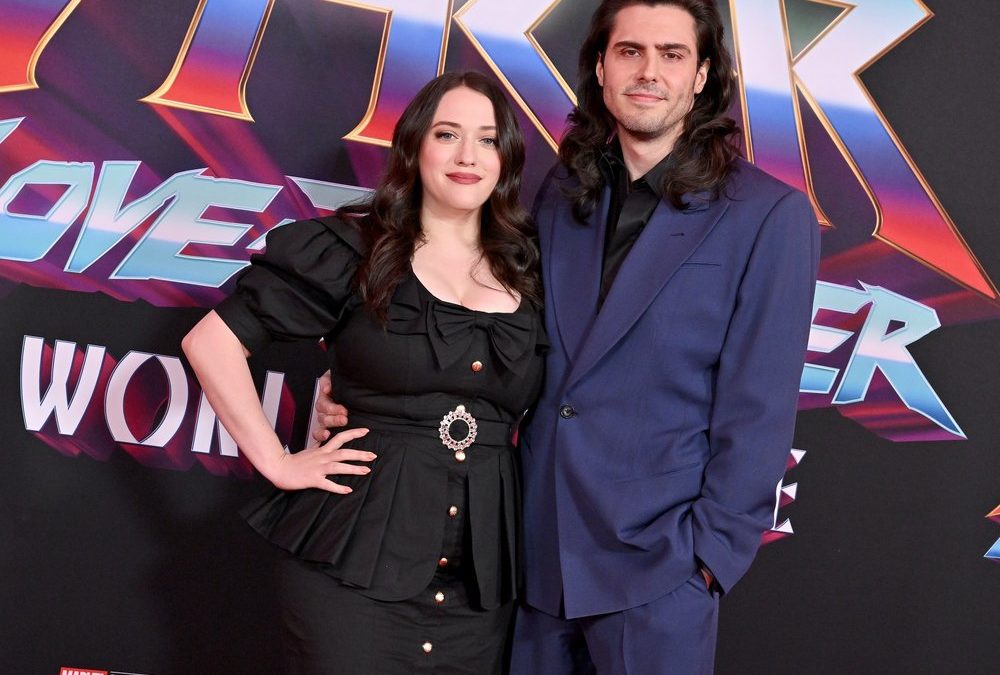 Schauspielerin Kat Dennings und Rockmusiker Andrew W.K. sagen Ja
