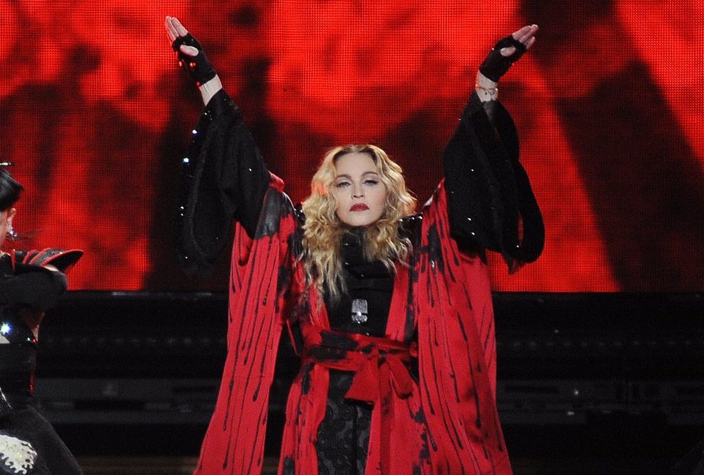 Madonna feiert ihre Tochter zusammen mit tausenden Fans