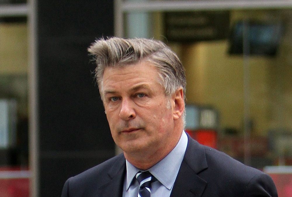 Erneute Anklage: Alec Baldwin plädiert auf „nicht schuldig“