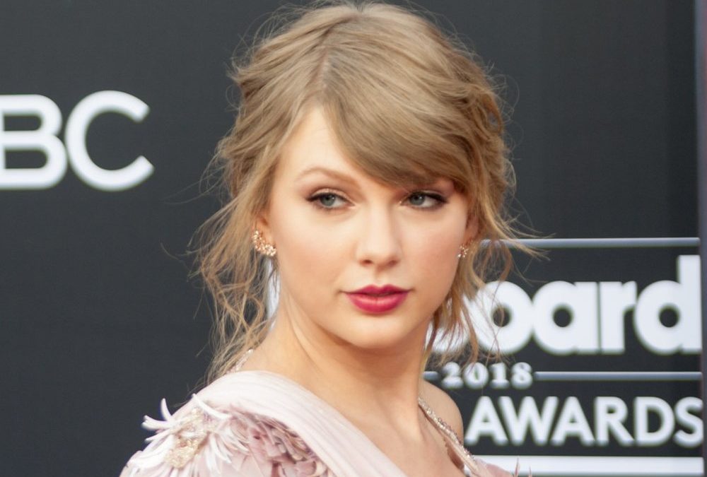 Taylor Swift droht Studenten, der ihre Flüge verfolgt, Klage an