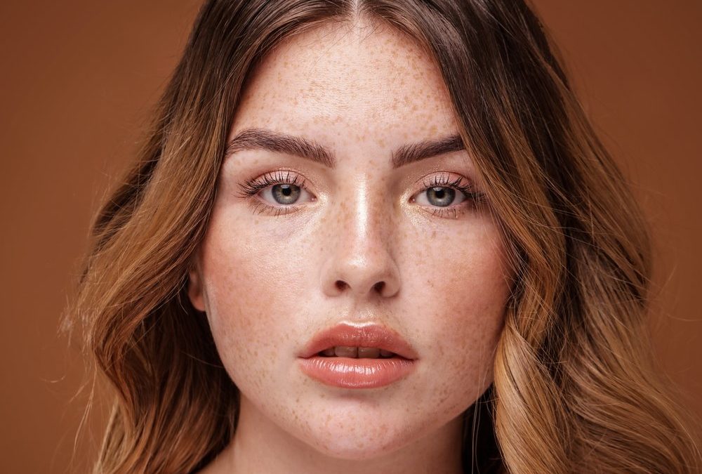 Fake Lashes sind out: 2024 stehen wir auf natürlichen Augenaufschlag