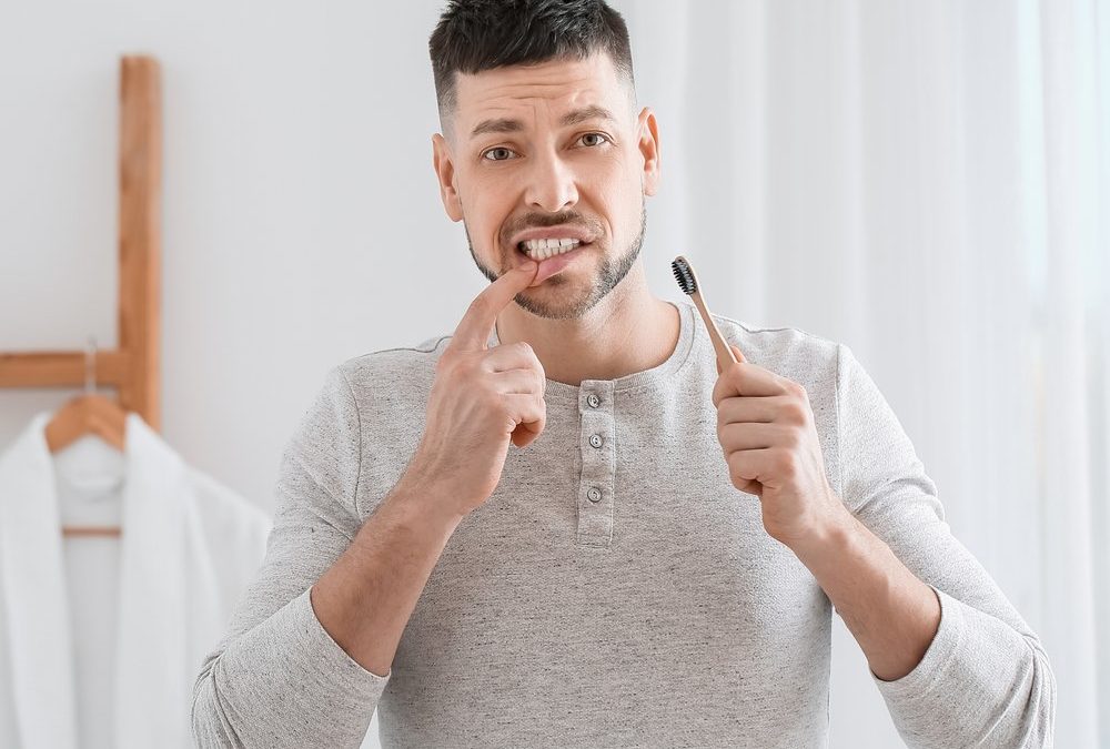 Mangelnde Mundhygiene: Die häufigsten Ursachen für Zahnfleischbluten