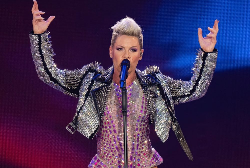 „Du wirst das toll machen“: Pink unterbricht Konzert für Schwangere