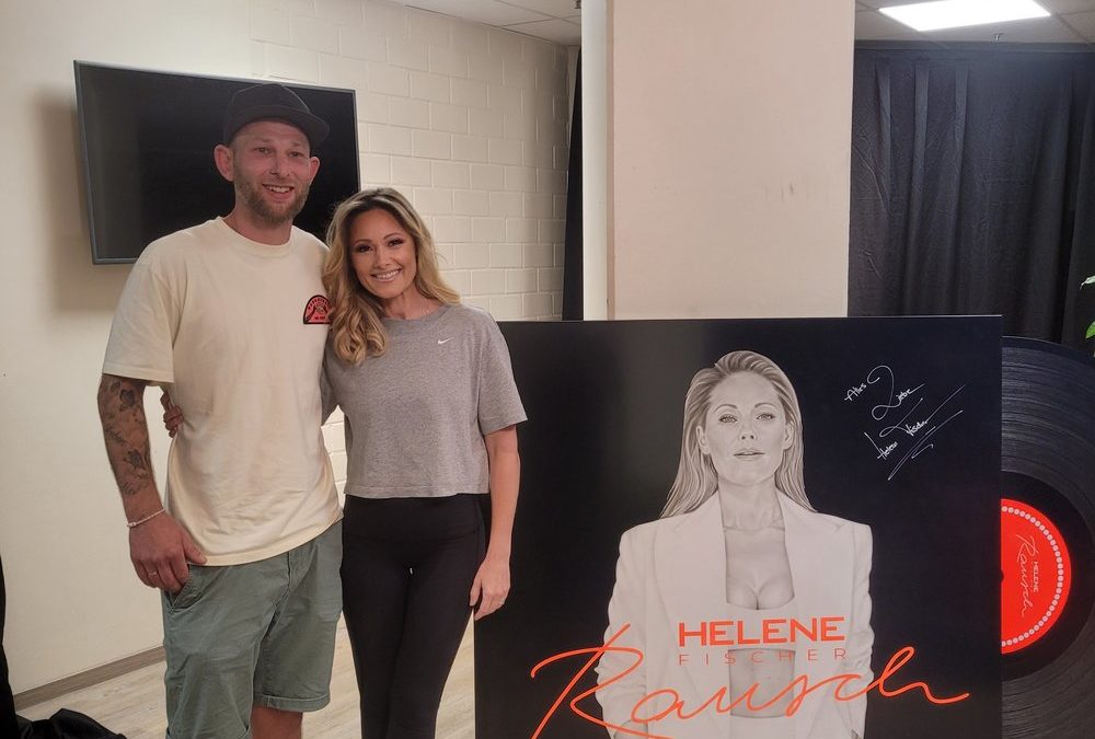 Helene Fischer versteigert signiertes Porträt für den guten Zweck