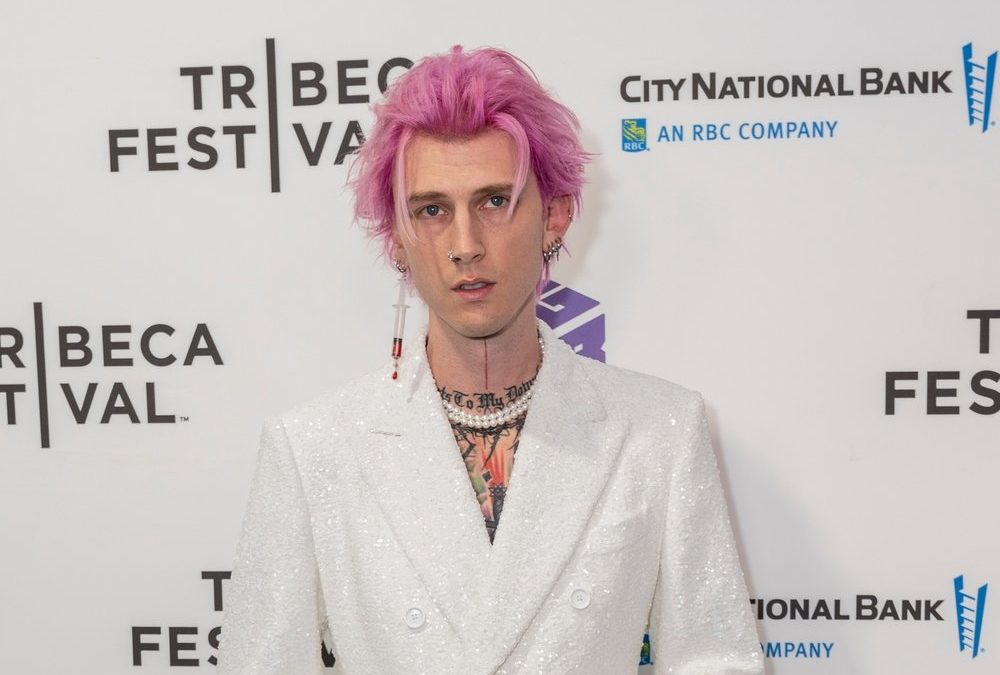 Schwarzer Oberkörper: Machine Gun Kelly zeigt sein neues XXL-Tattoo