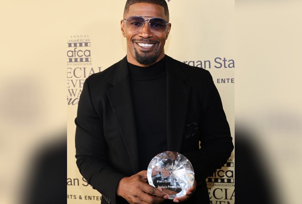 Nach schwerer Erkrankung: Jamie Foxx strahlt bei Preisverleihung