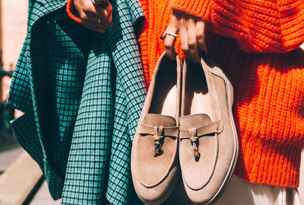 Weg mit den High Heels: Flache Schuhe tragen uns durch den Frühling