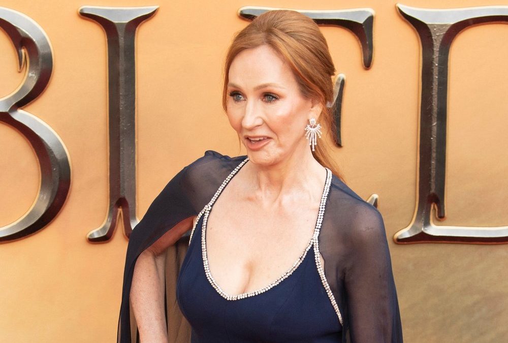 J.K. Rowling legt im Streit um transfeindliche Aussagen nach