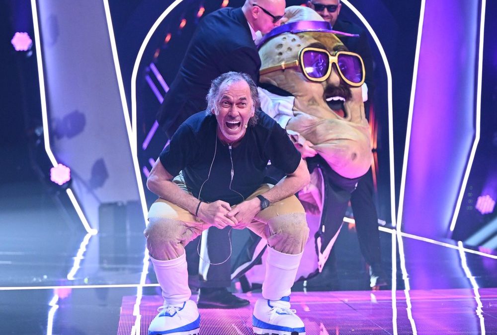 „The Masked Singer“: Hugo Egon Balder als Couch Potato demaskiert