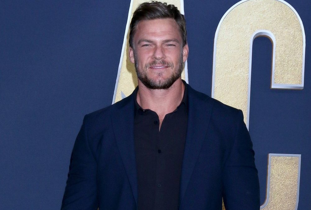 Alan Ritchson: „Reacher“-Star spricht über Suizidversuch