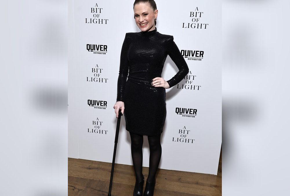 Gesundheitliche Probleme: Oscarpreisträgerin Anna Paquin geht am Stock