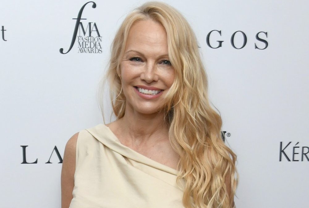 Pamela Anderson spielt Hauptrolle im Remake von „Die nackte Kanone“