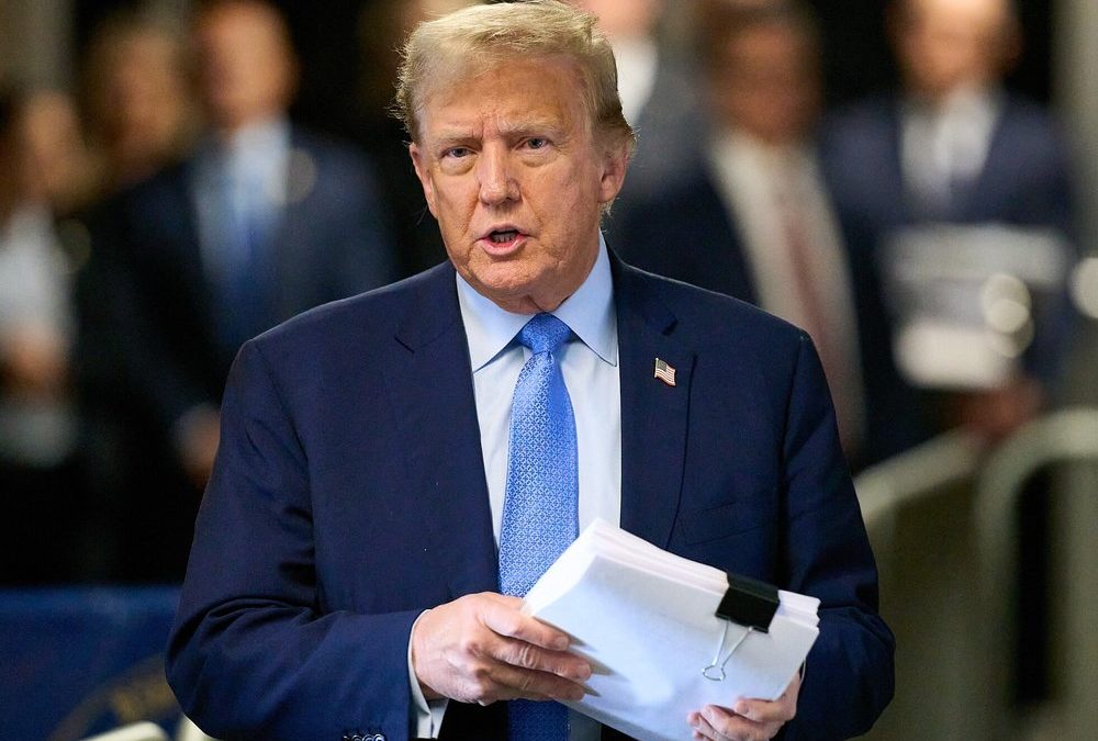 Donald Trump gratuliert Ehefrau Melania aus dem Gericht