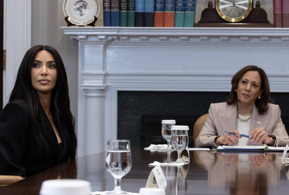 Kim Kardashian besucht Kamala Harris im Weißen Haus
