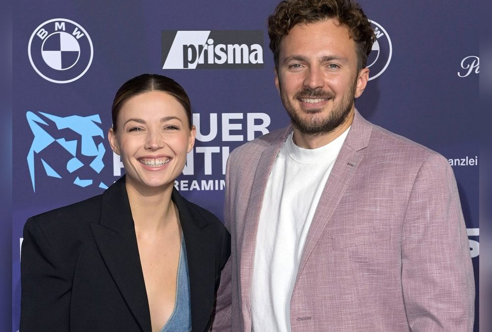 „Traumschiff“-Star Lena Meckel verkündet Schwangerschaft