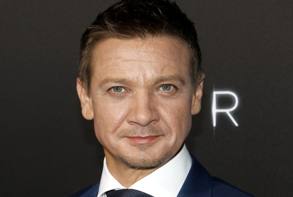 Chris Hemsworth & Robert Downey Jr. feiern Jeremy Renners Regeneration