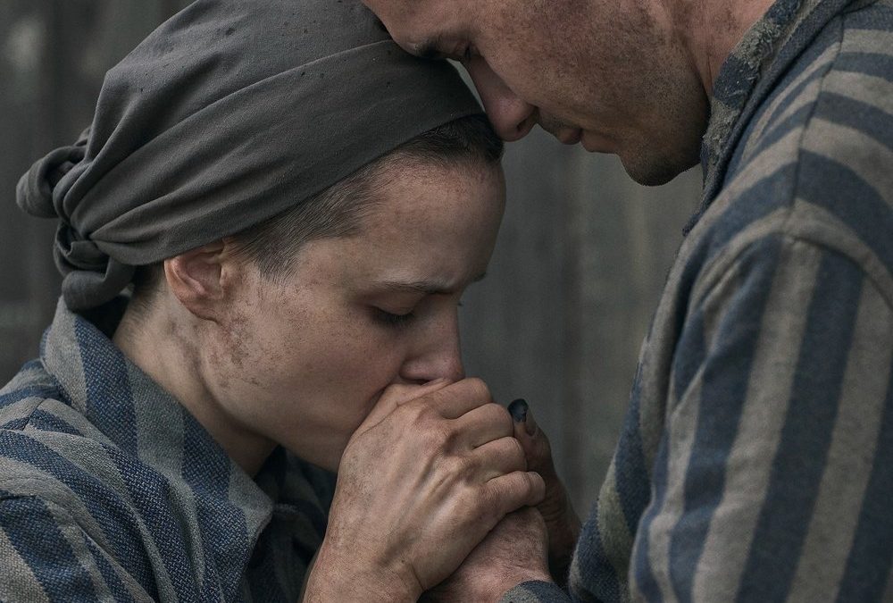 „The Tattooist of Auschwitz“: Liebe inmitten der Hölle auf Erden