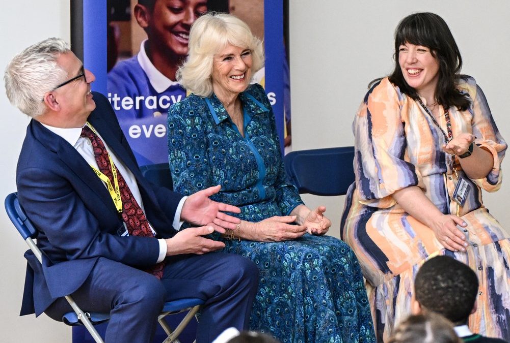 Lesestunde: Königin Camilla eröffnet neue Schulbibliothek in London
