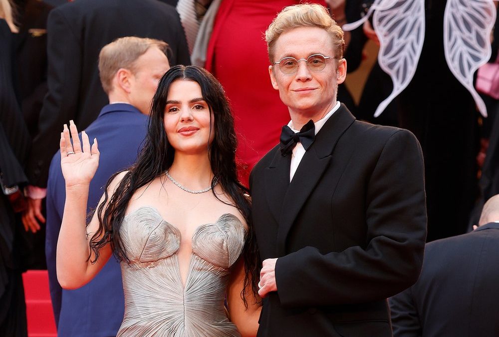 Matthias Schweighöfer und Ruby O. Fee legen eleganten Auftritt hin