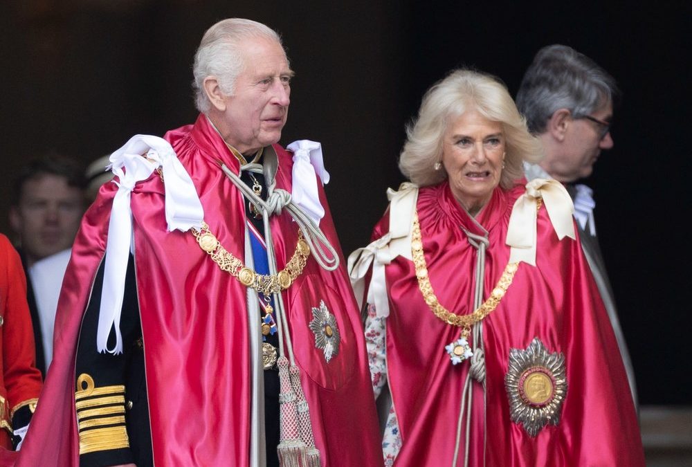 König Charles: Demonstrativ gute Laune bei Gottesdienst
