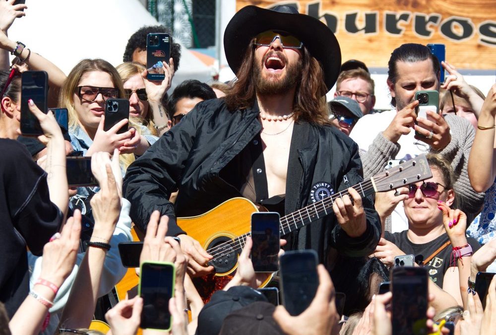 Mitten auf dem Alexanderplatz: Jared Leto gibt Überraschungskonzert
