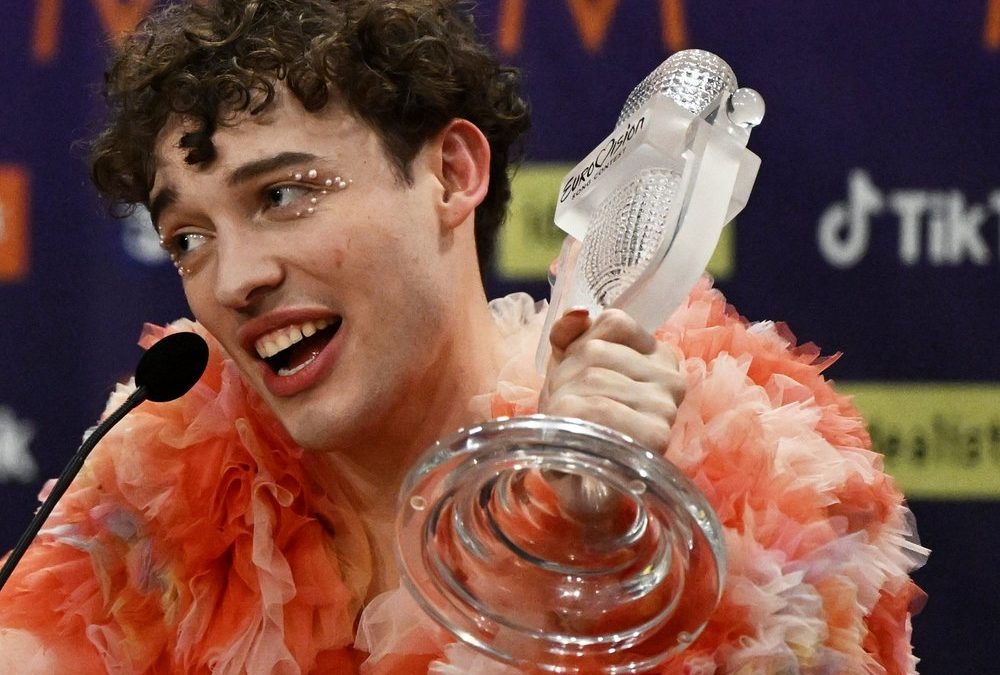Nach ESC-Sieg: Nemo zerstört die Trophäe