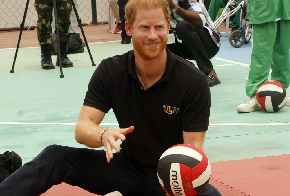 Prinz Harry und „Tante Meghan“ beim Sitzvolleyball in Nigeria