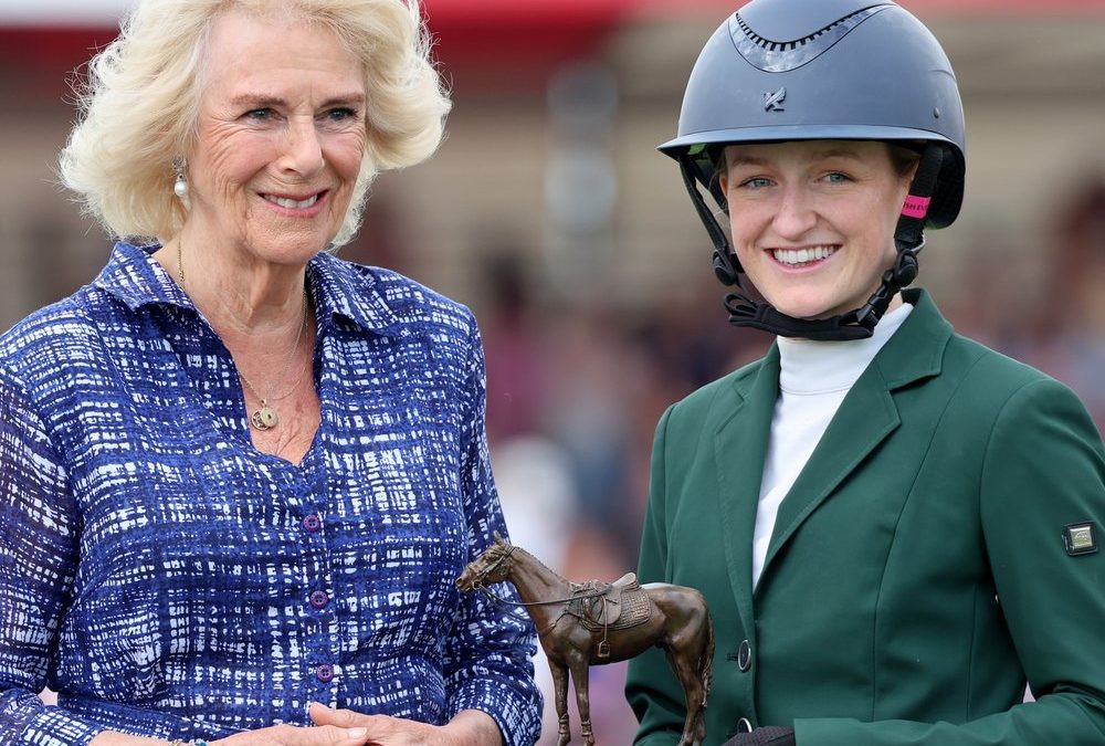 Königin Camilla: Auch ohne Charles strahlt sie bei Reitturnier